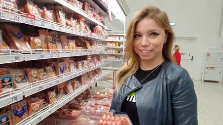 Девушка, а как вам моя сарделька из штанов, попробуете?