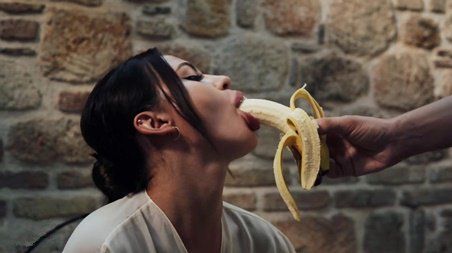 Богемные страсти капризной богачки с пенисом молодого слуги