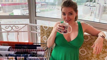 Ответственная мамка решила научить сына основам секса