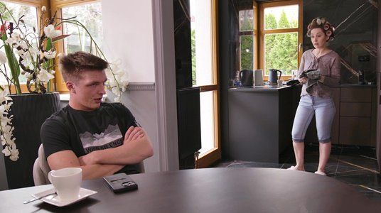 Мачеха задолбала своими учениями, вот и пошел заняться сексом с тетей