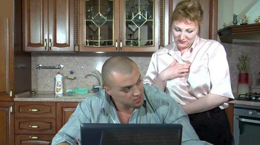 Изменил жене со своей строгой начальницей