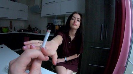 Аромат вагины смешался с запахом члена – девка ебется на камеру